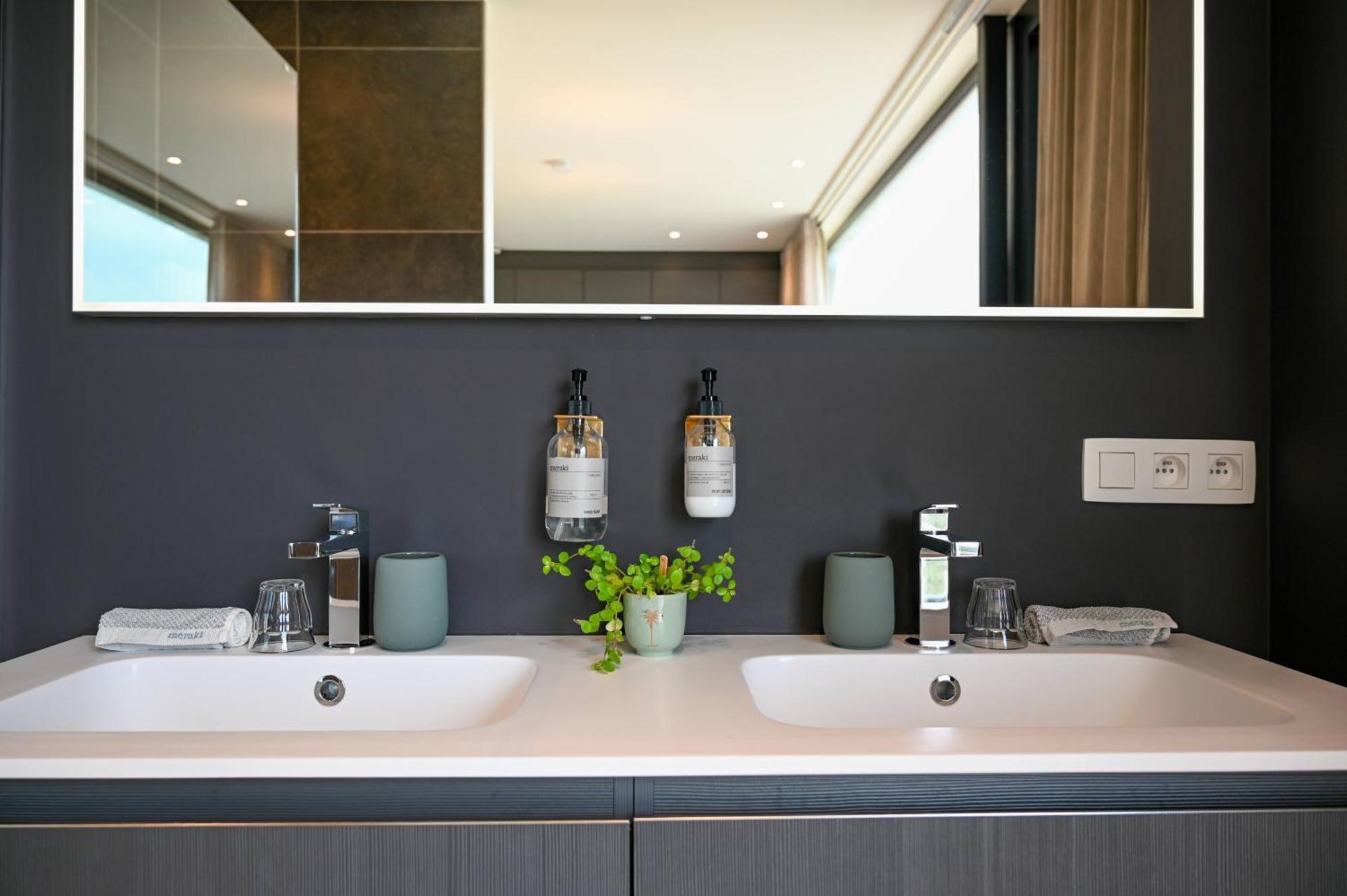 Penthouse La Naturale Zeezicht บรูจส์ ภายนอก รูปภาพ